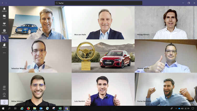 Starke Teamleistung: Mitglieder des Audi-Entwicklungsteams freuen sich über das Goldene Lenkrad 2020 für den Audi A3 Sportback.